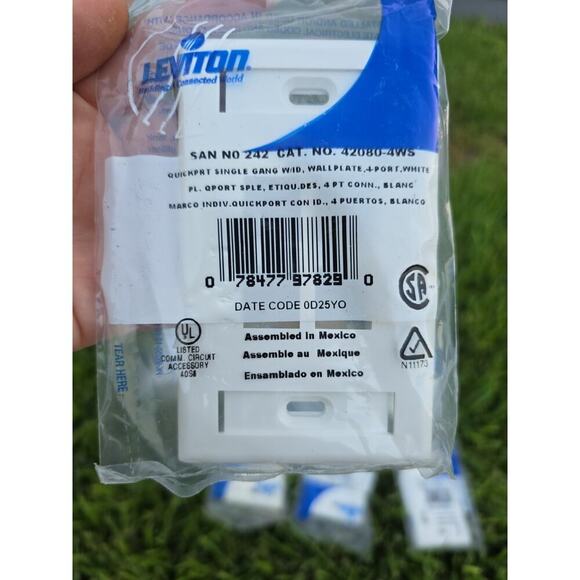 QTY 11 Leviton 42080-4WS QuickPort Wallplate with Id Window, Single Gang, 4-Port - Picture 7 of 16